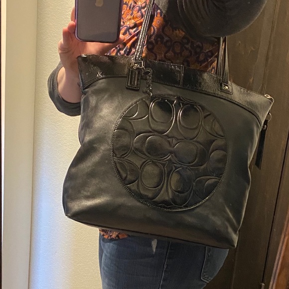 COACH: “Laura” Tote - Picture 6 of 6